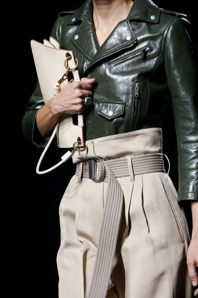 Look 28
